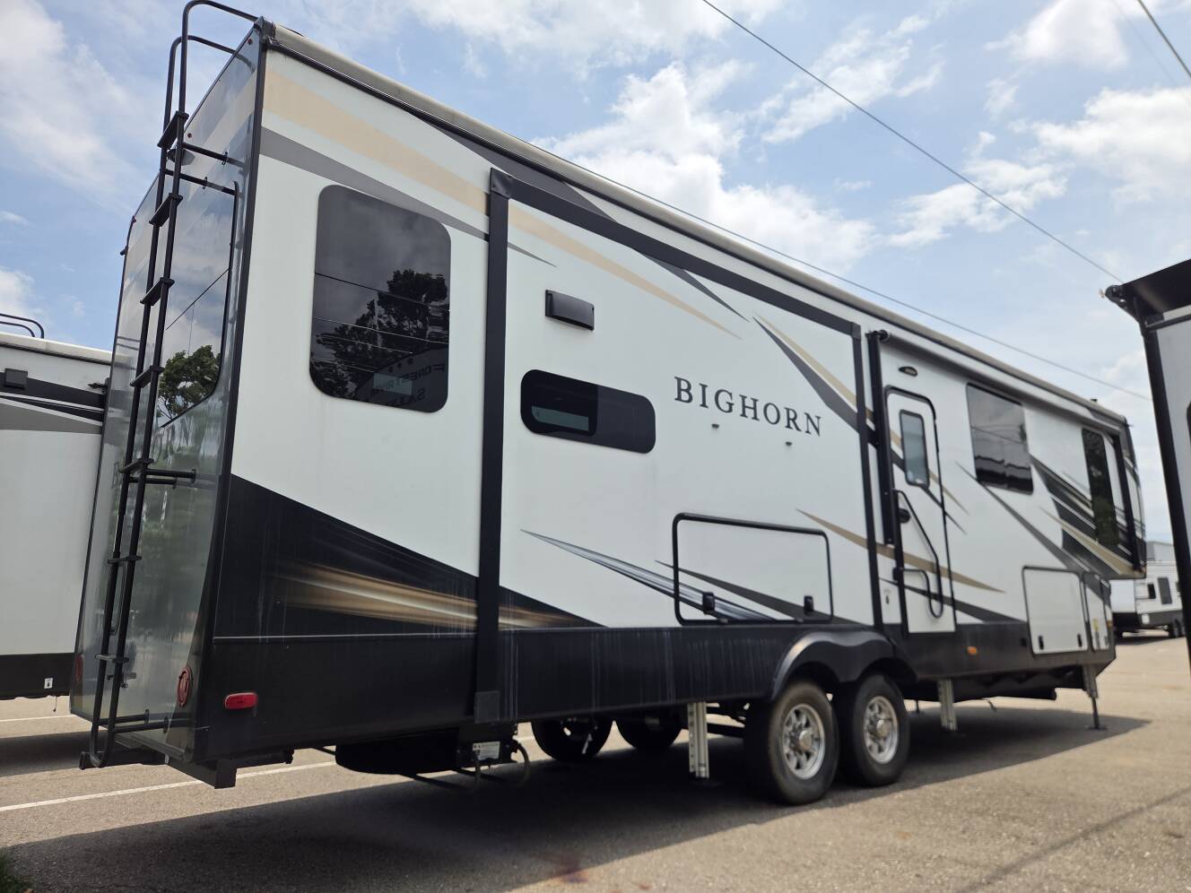 A photo of this 2022 Heartland Bighorn BH 3120 RK