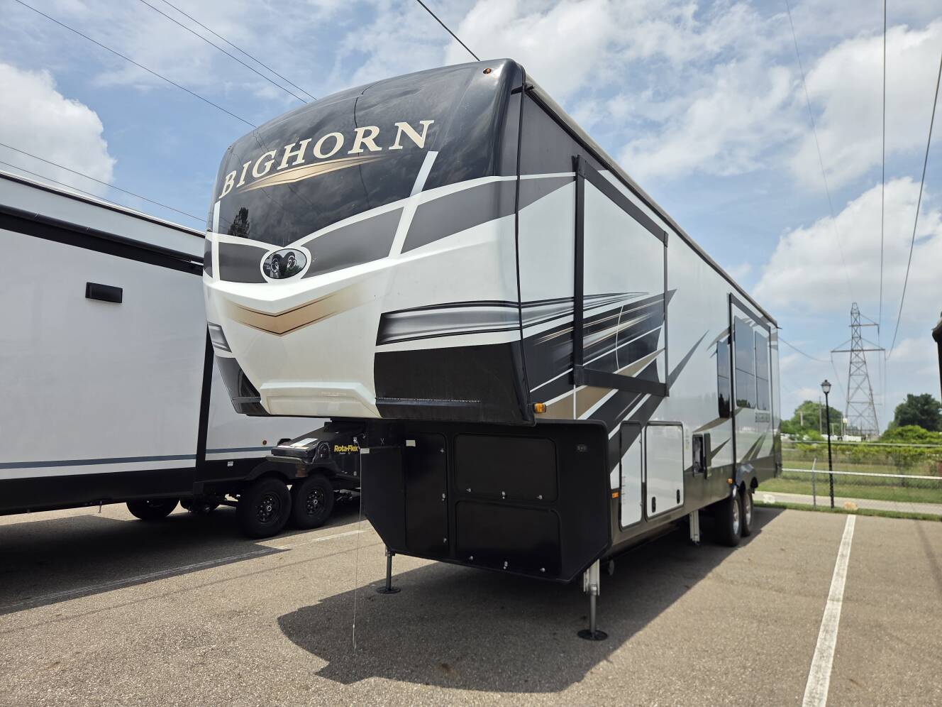 A photo of this 2022 Heartland Bighorn BH 3120 RK