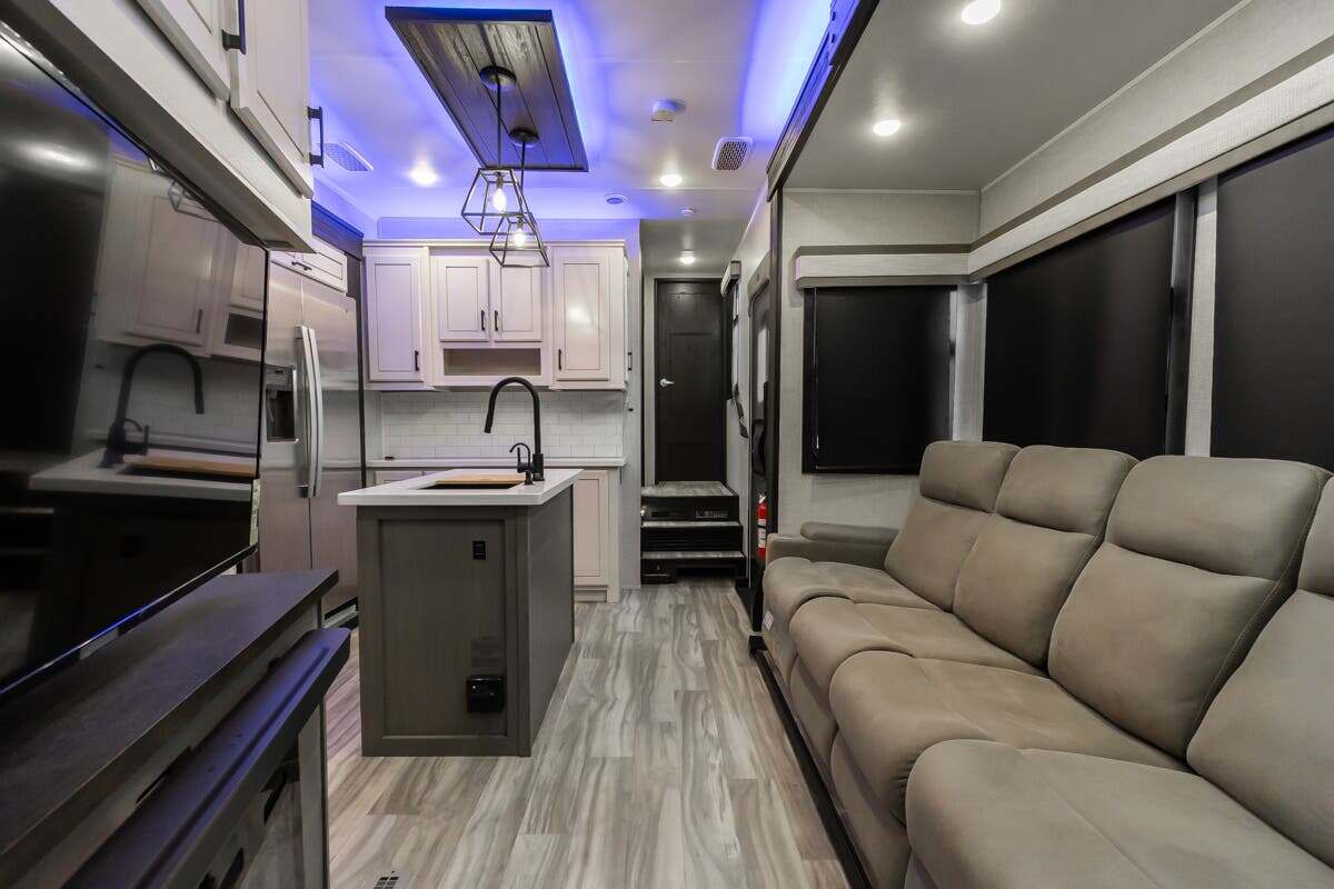 2024 Jayco Seismic Luxury Series 3815 in alvarado TX