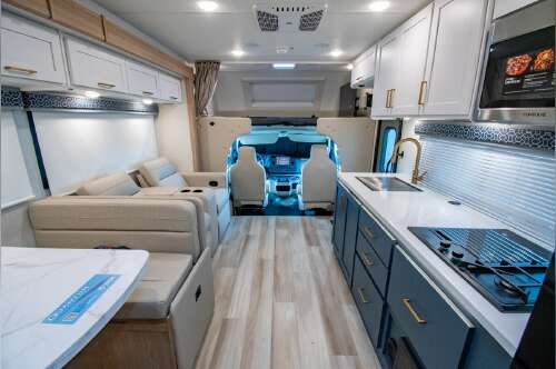 2027 Thor Motor Coach Quantum HS31 in alvarado TX