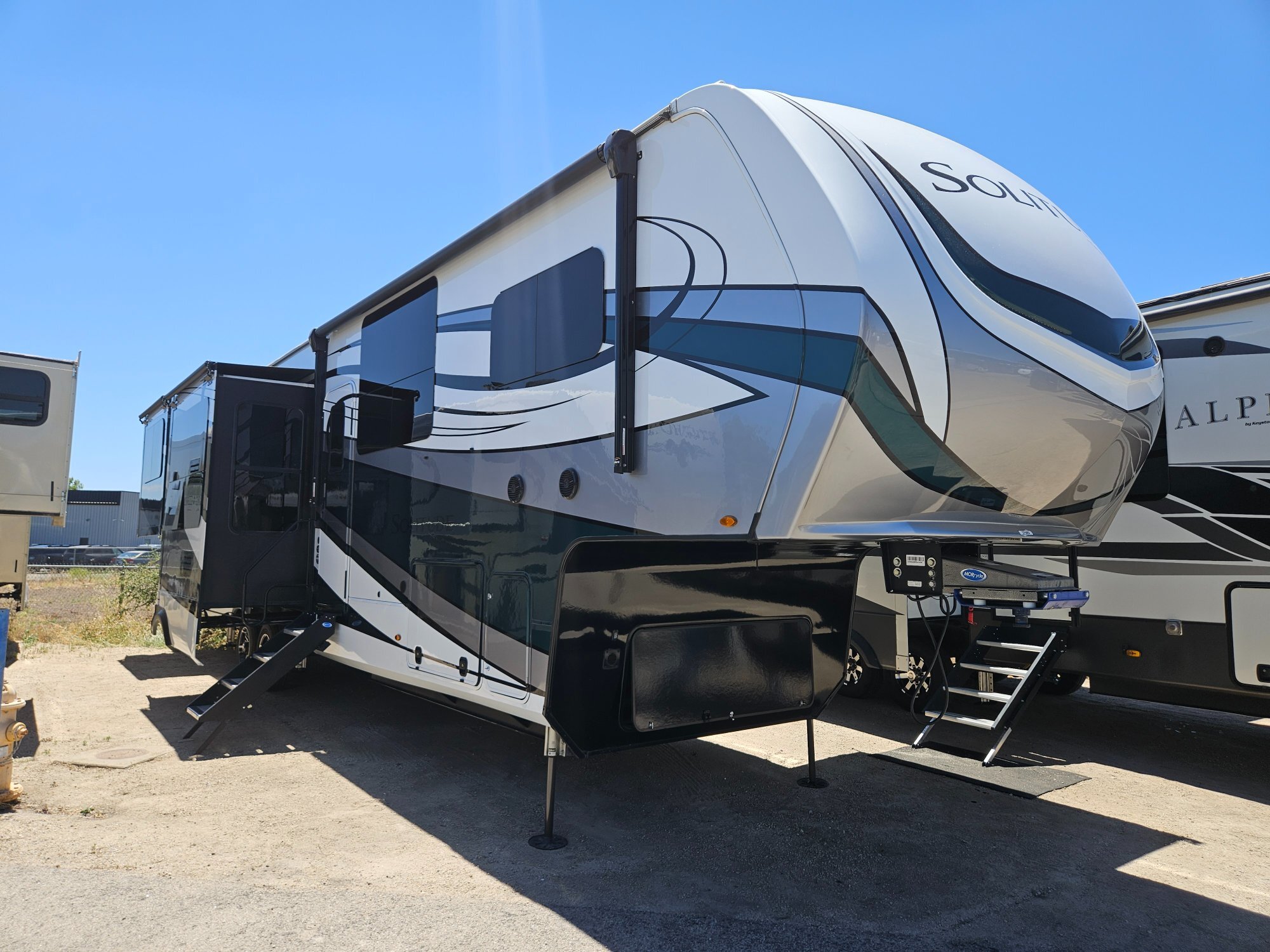 2023 Grand Design Solitude 376RD / 376RD-R in paso robles CA