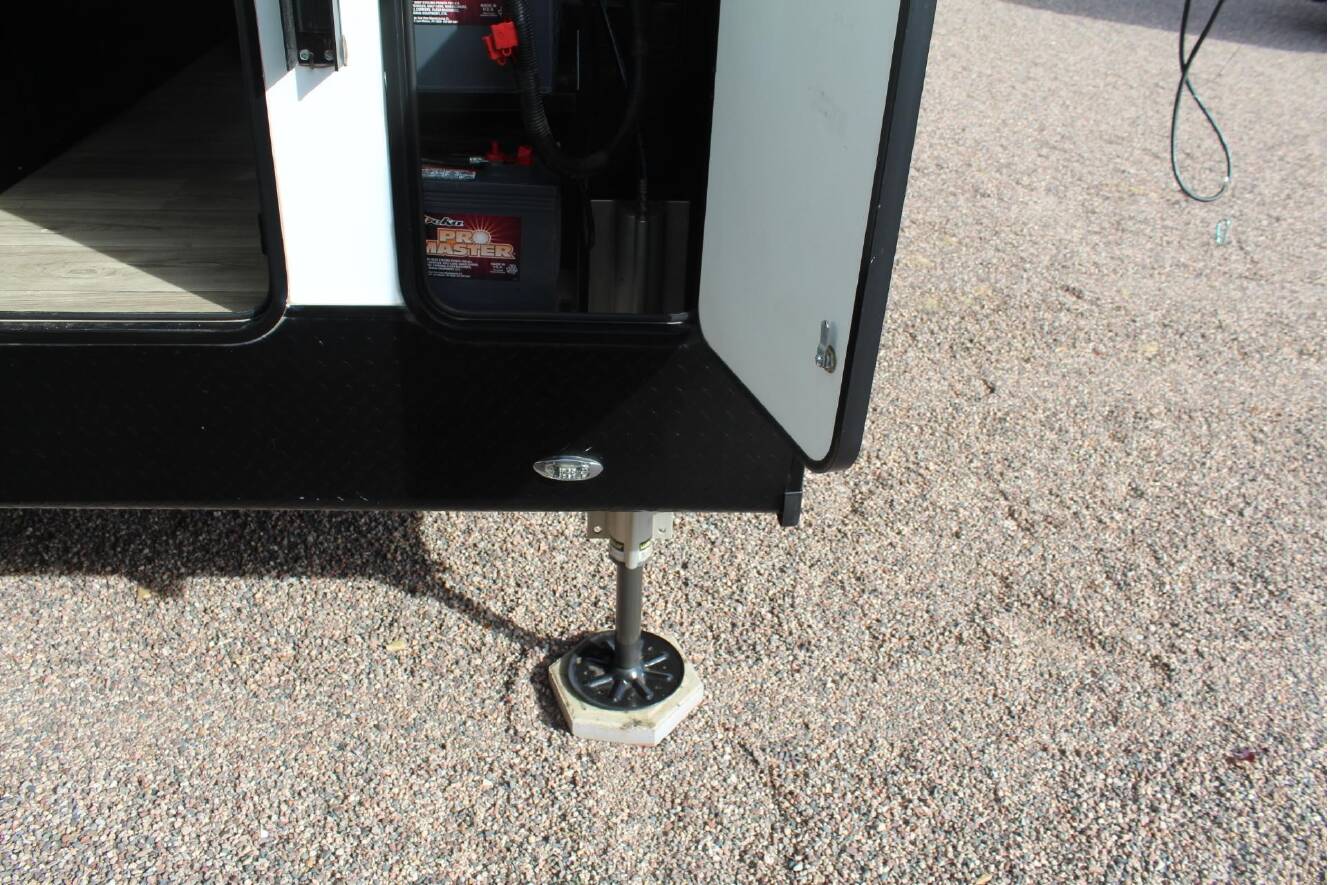 A photo of this 2024 Genesis Supreme GENESIS GCK405