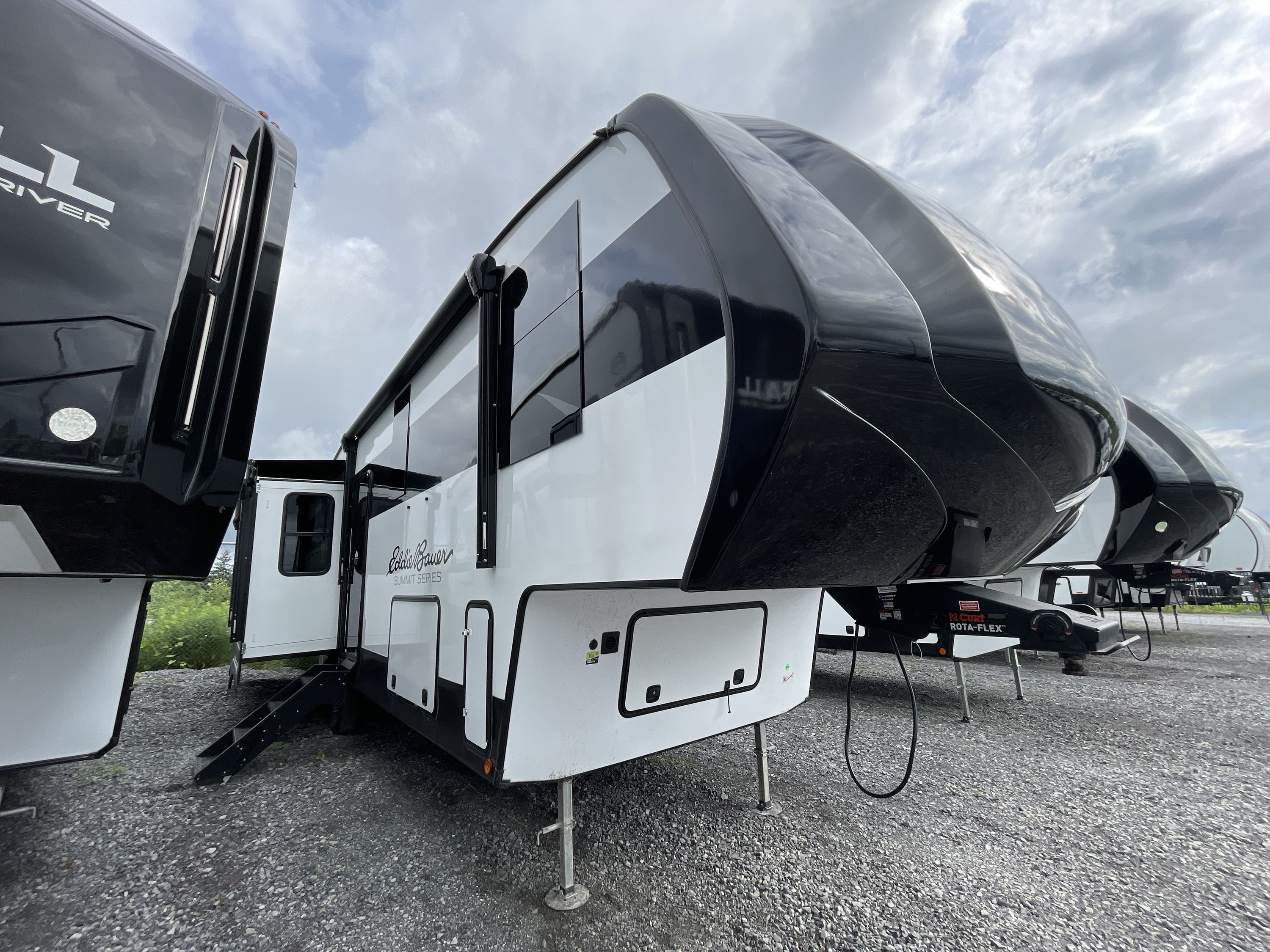 2026 Dutchmen EDDIE BAUER SUMMIT 3210RL in cicero NY