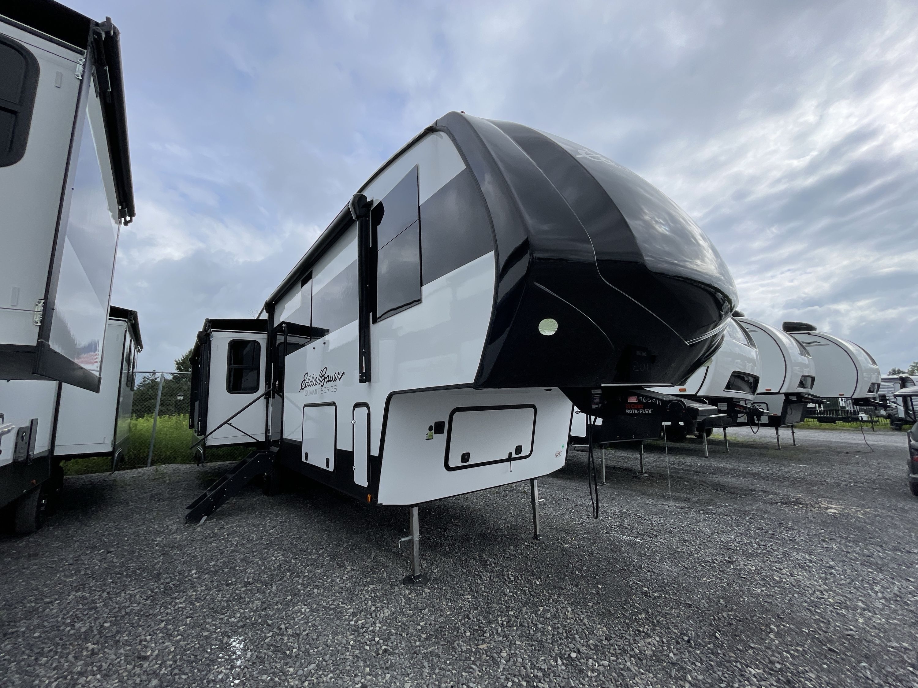 2026 Dutchmen EDDIE BAUER SUMMIT 3210RL in cicero NY