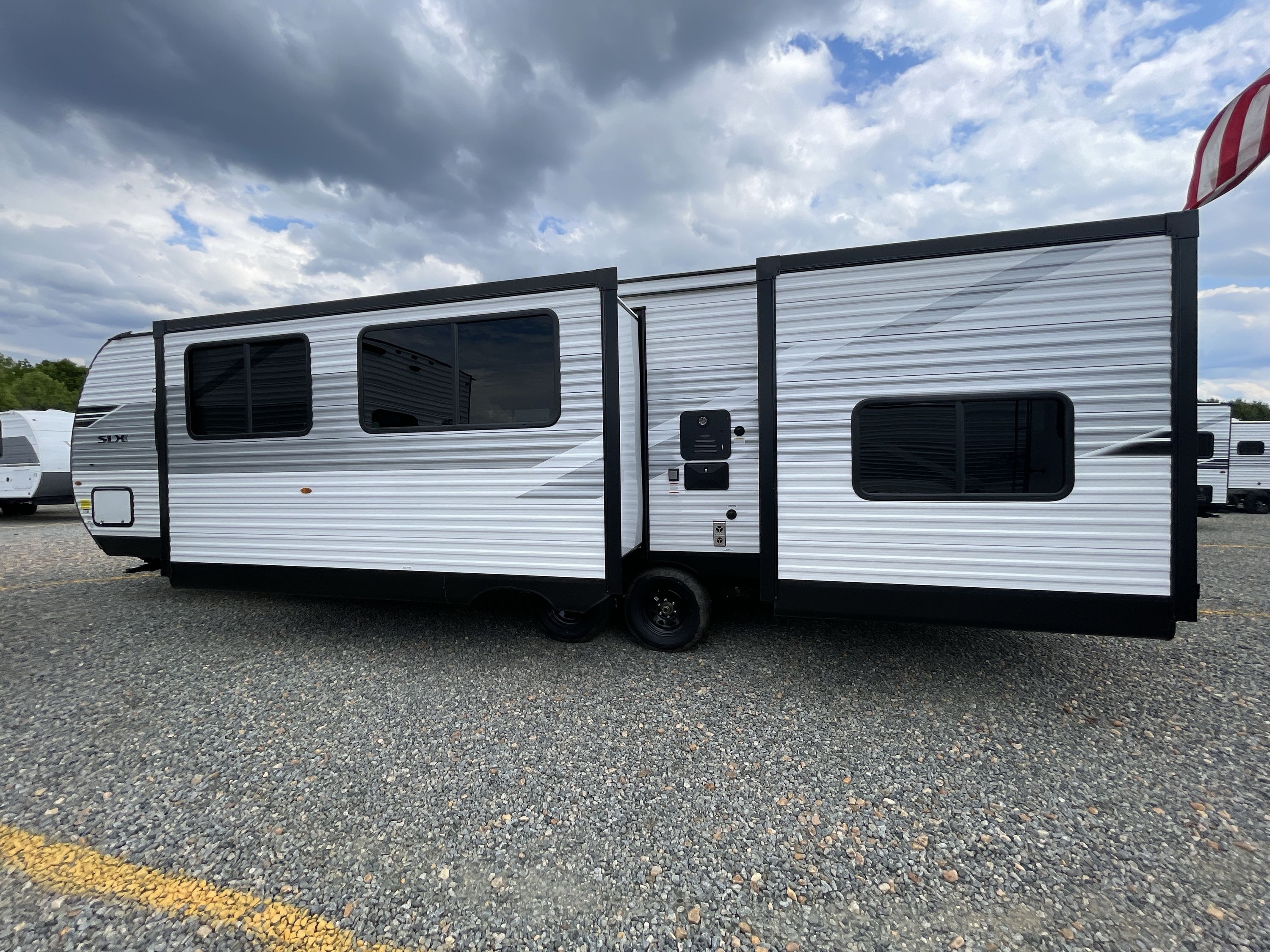 2026 Jayco JAY FLIGHT SLX 321BDS 324BDS in thornburg VA