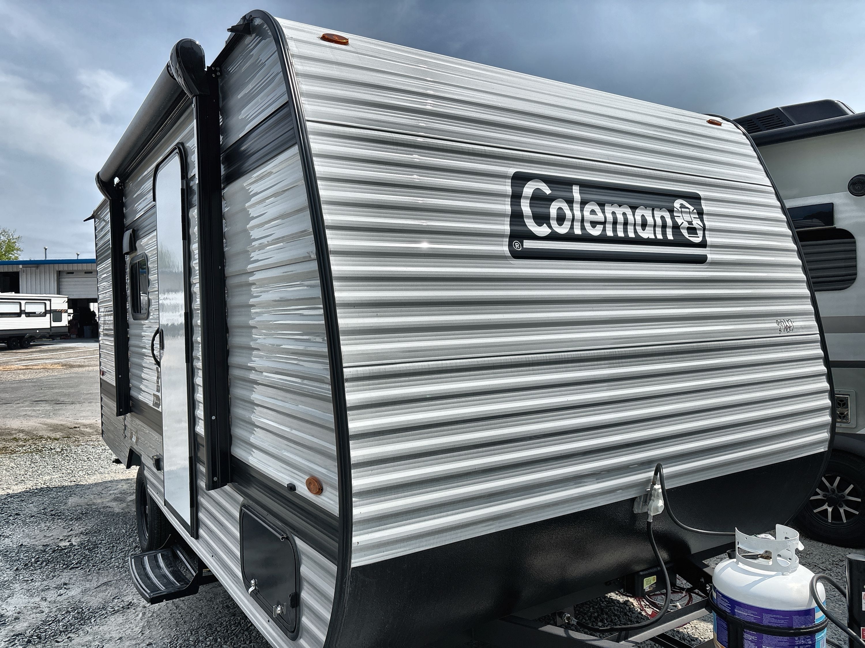 2027 Keystone COLEMAN 17B in hope mills NC