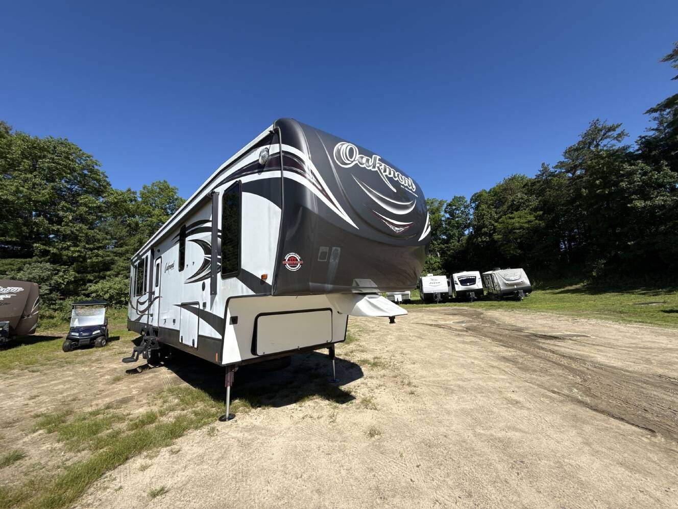 A photo of this 2016 Heartland OAKMONT 390MBL