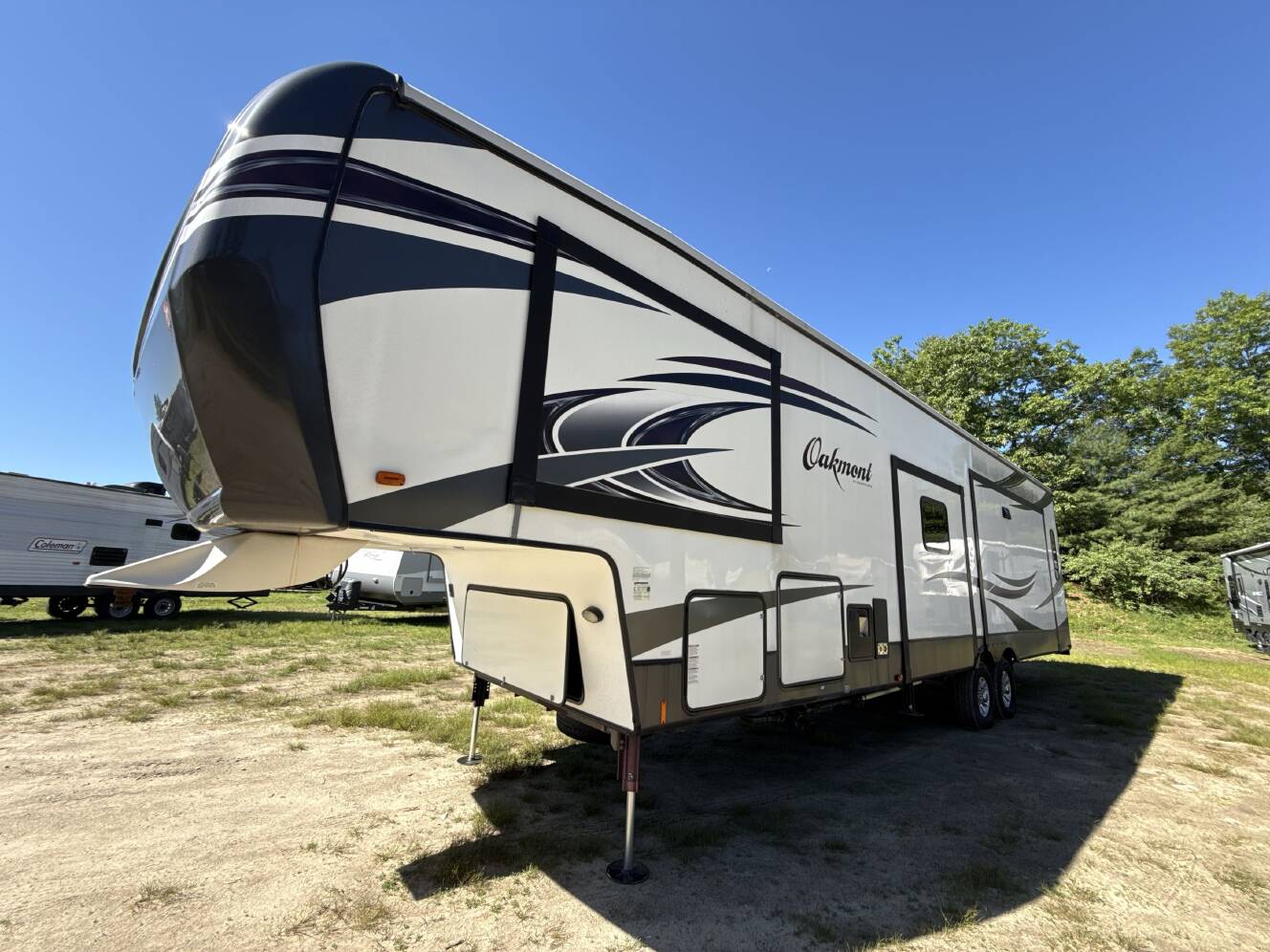 A photo of this 2016 Heartland OAKMONT 390MBL