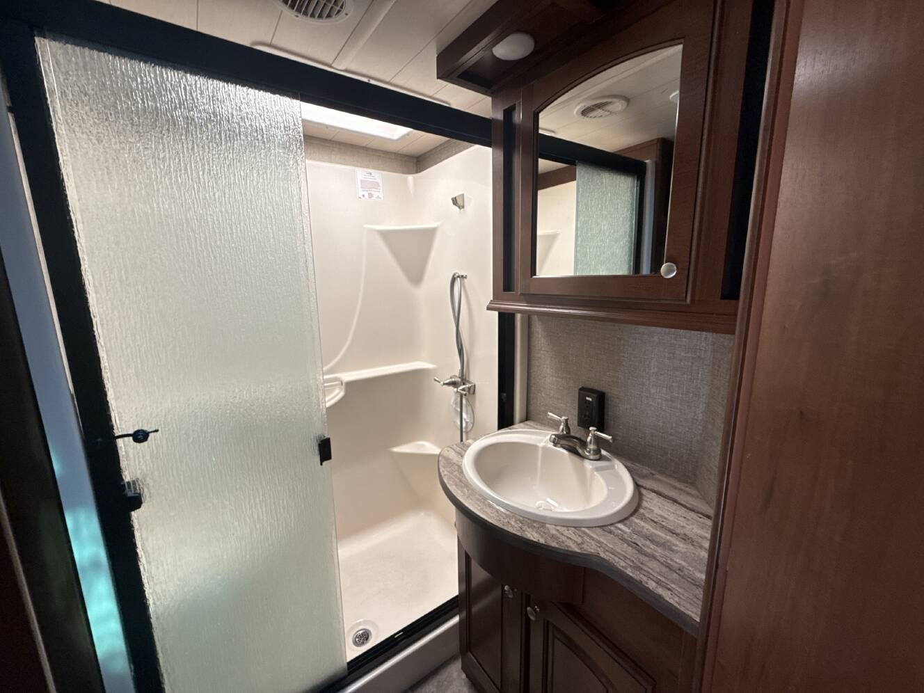 A photo of this 2016 Heartland OAKMONT 390MBL