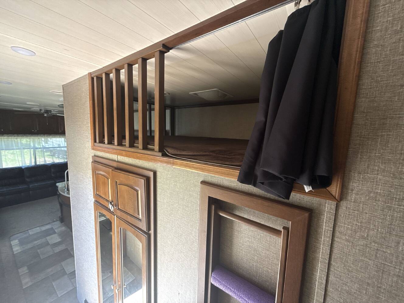 A photo of this 2016 Heartland OAKMONT 390MBL