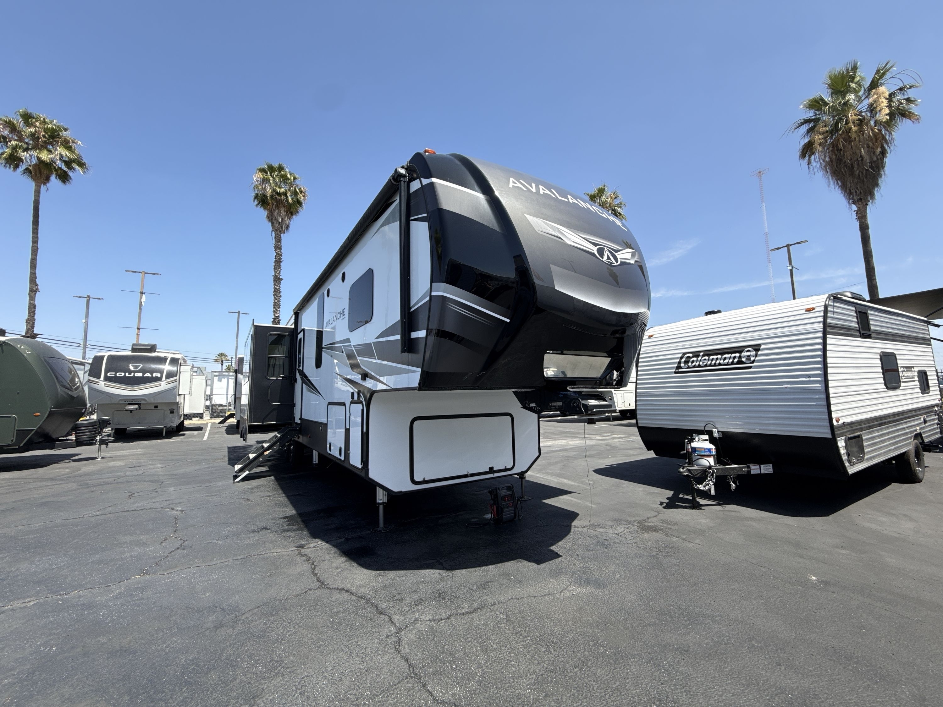 2020 Keystone AVALANCHE 365MB RV