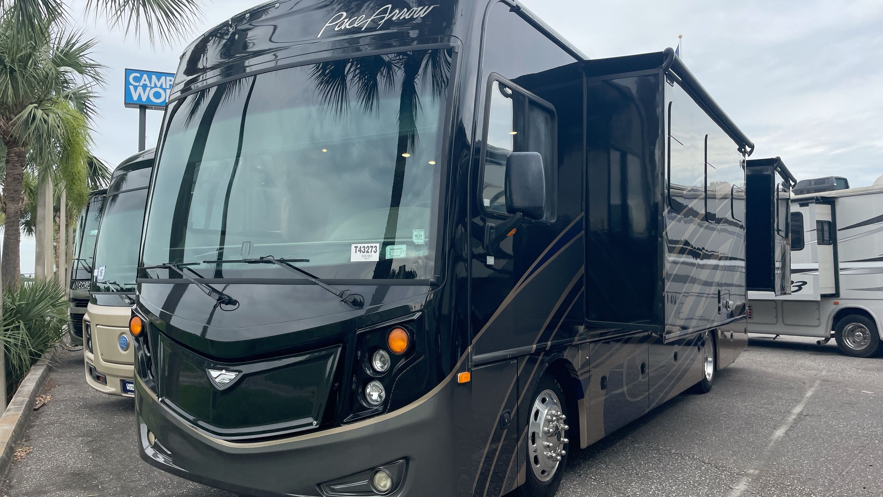 2019 Fleetwood PACE ARROW 33D in dover FL