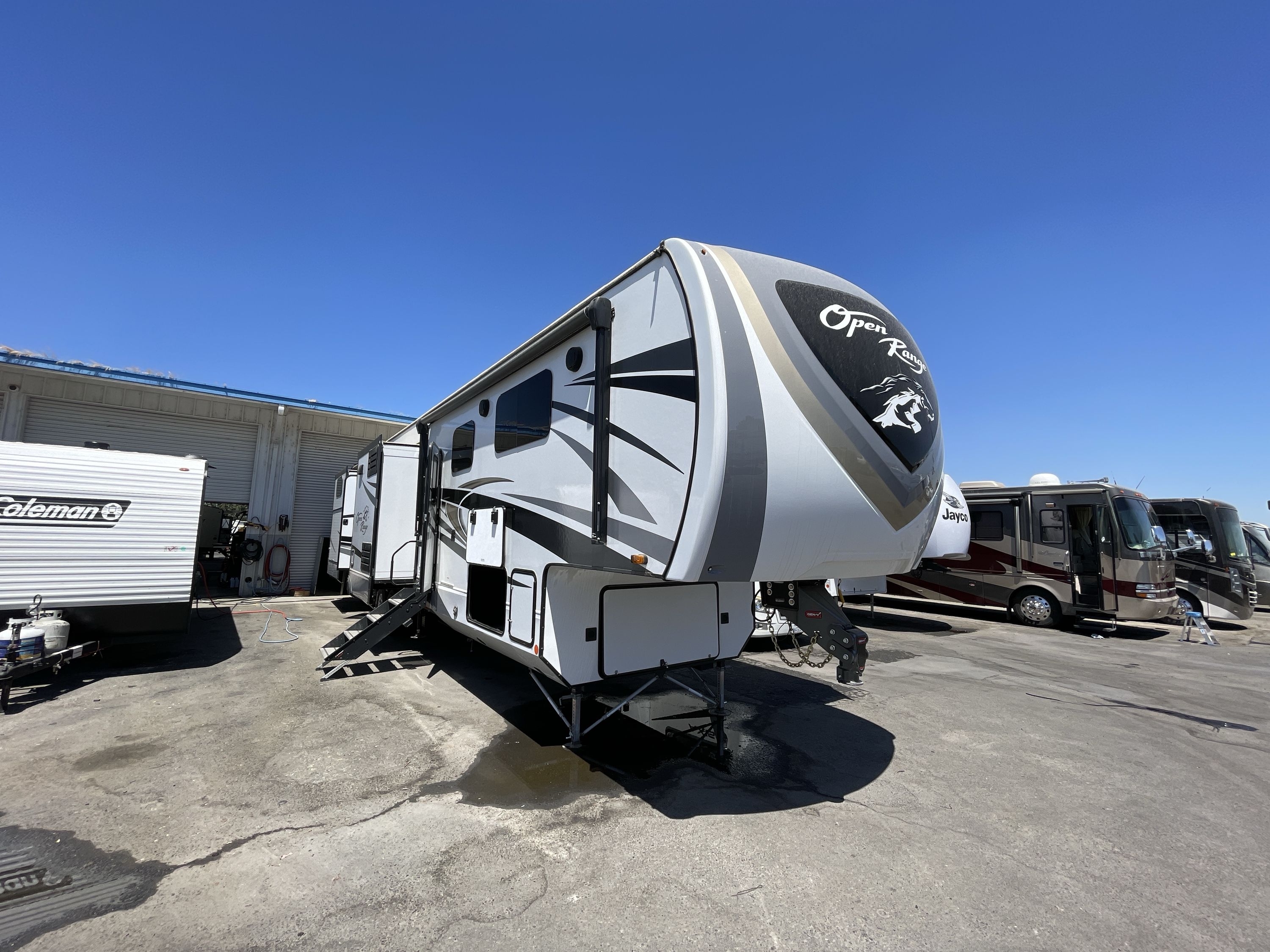 2023 Highland Ridge OPEN RANGE 395BHS in fresno CA