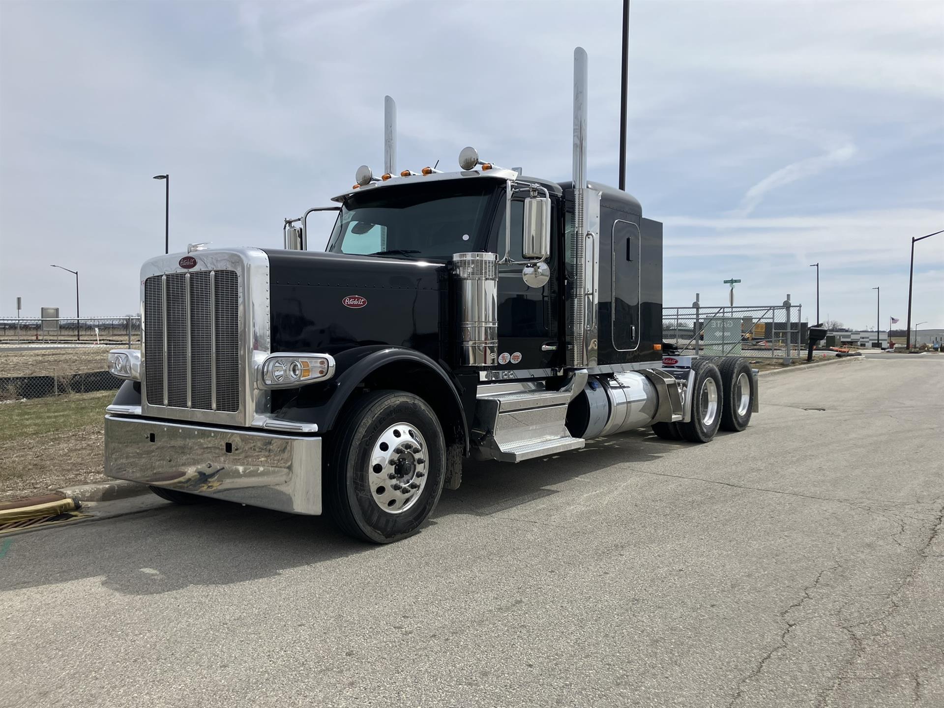 2027 PETERBILT 589 in Fargo, ND