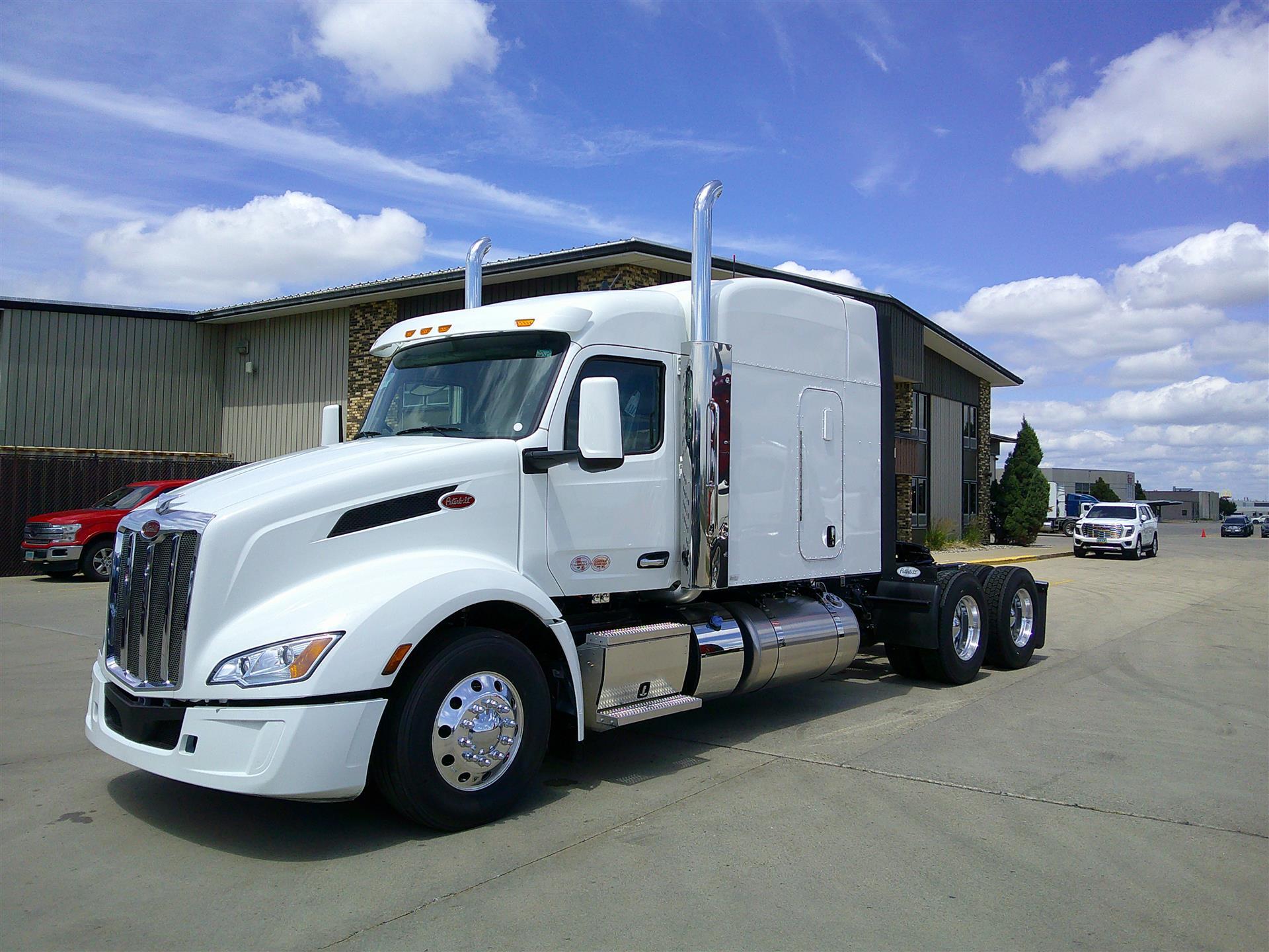 2027 PETERBILT 579 in Fargo, ND