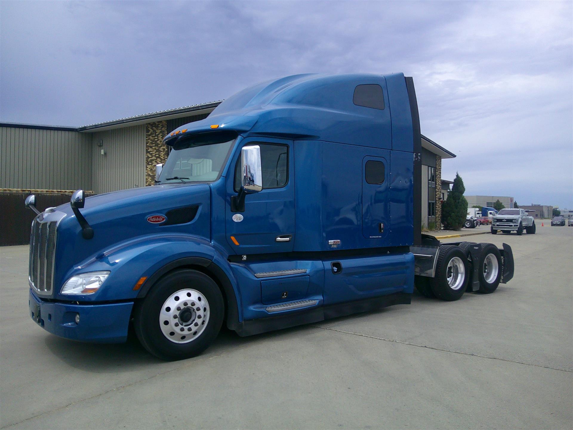 2020 PETERBILT 579 in Fargo, ND