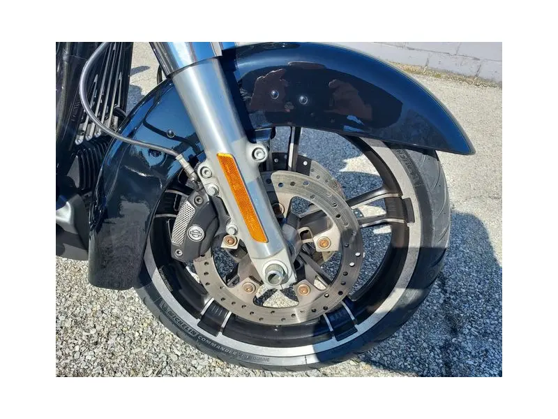 2019 HARLEY DAVIDSON Street Glide