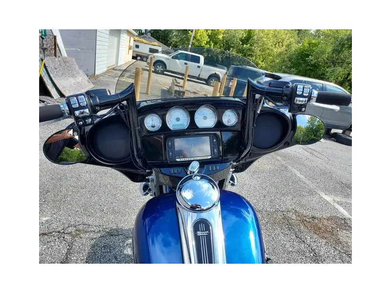 2017 HARLEY DAVIDSON Street Glide
