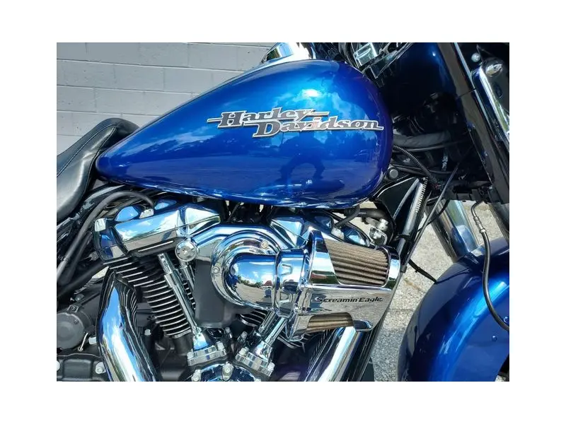 2017 HARLEY DAVIDSON Street Glide