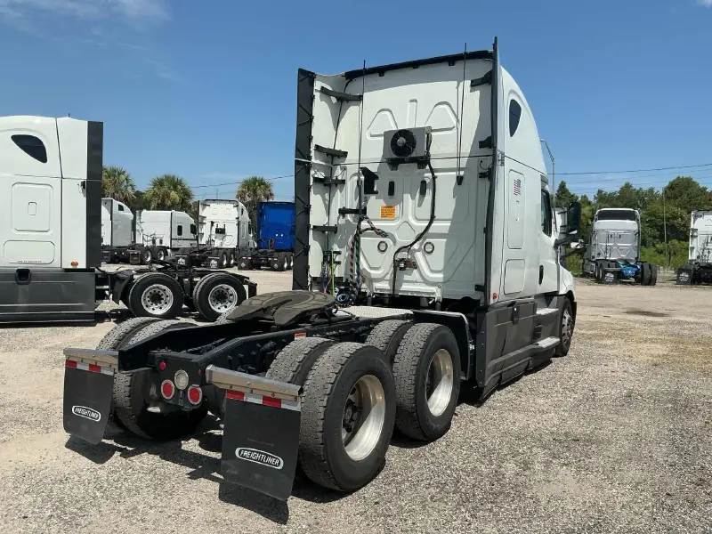 2022 FREIGHTLINER CASCADIA 126