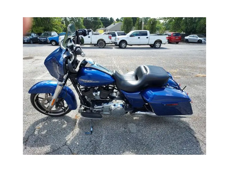 2017 HARLEY DAVIDSON Street Glide