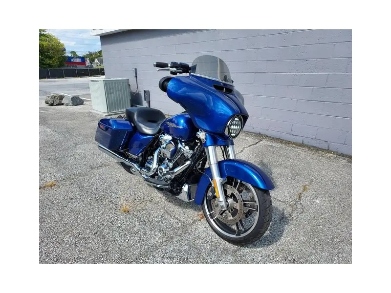 2017 HARLEY DAVIDSON Street Glide