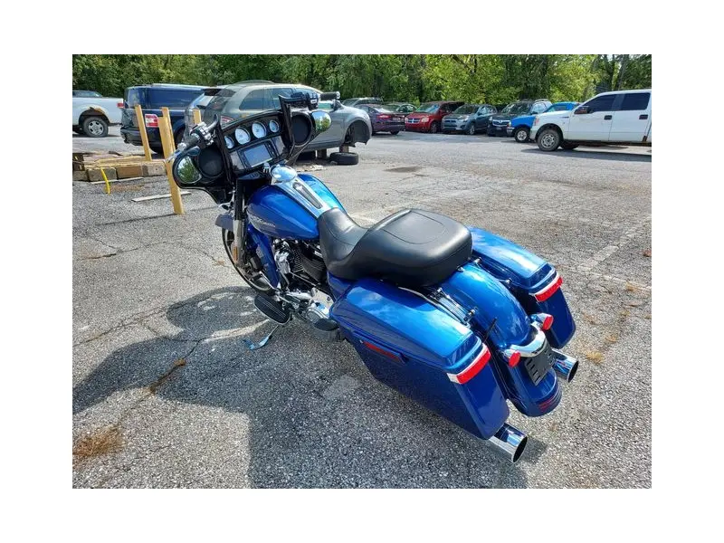 2017 HARLEY DAVIDSON Street Glide