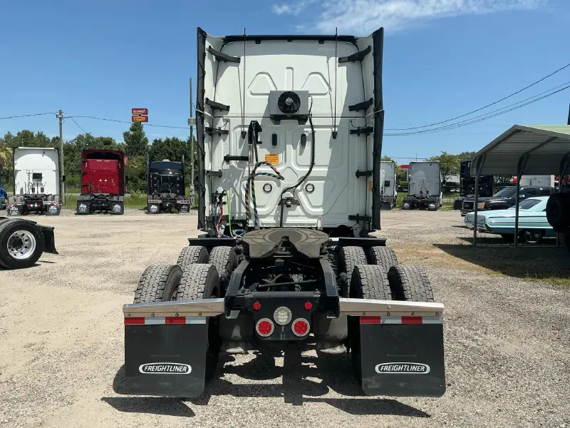 2022 FREIGHTLINER CASCADIA 126