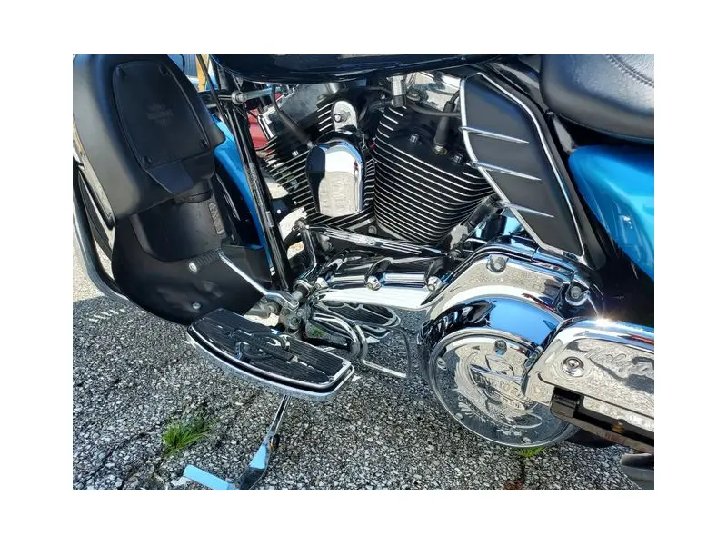2011 HARLEY DAVIDSON ELECTRA