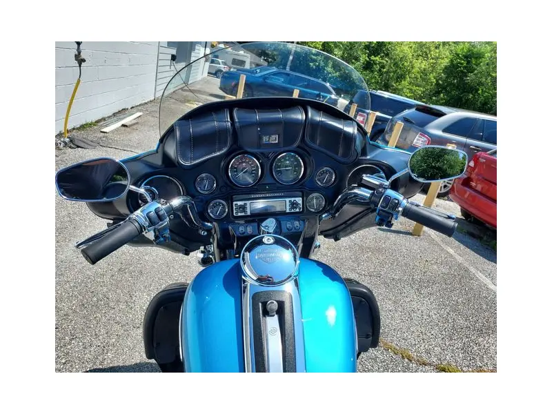 2011 HARLEY DAVIDSON ELECTRA