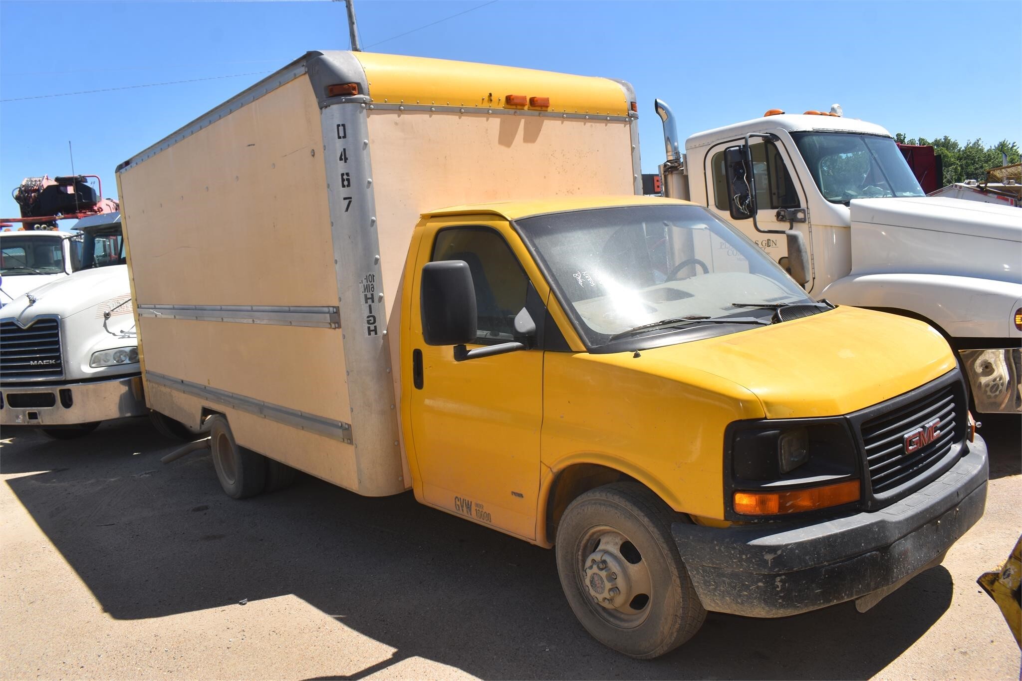 2004 GMC SAVANA in Covington, TN