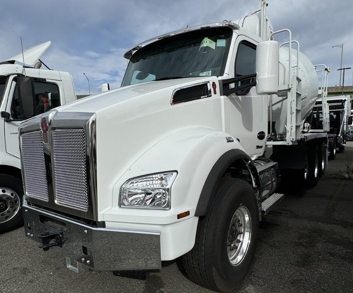 2025 KENWORTH T880 in Jamaica, NY