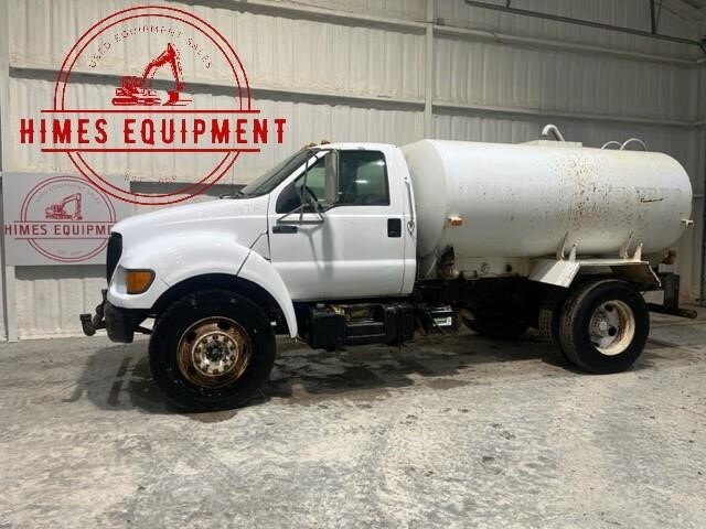 2000 FORD F650 SD in Van Alstyne, TX