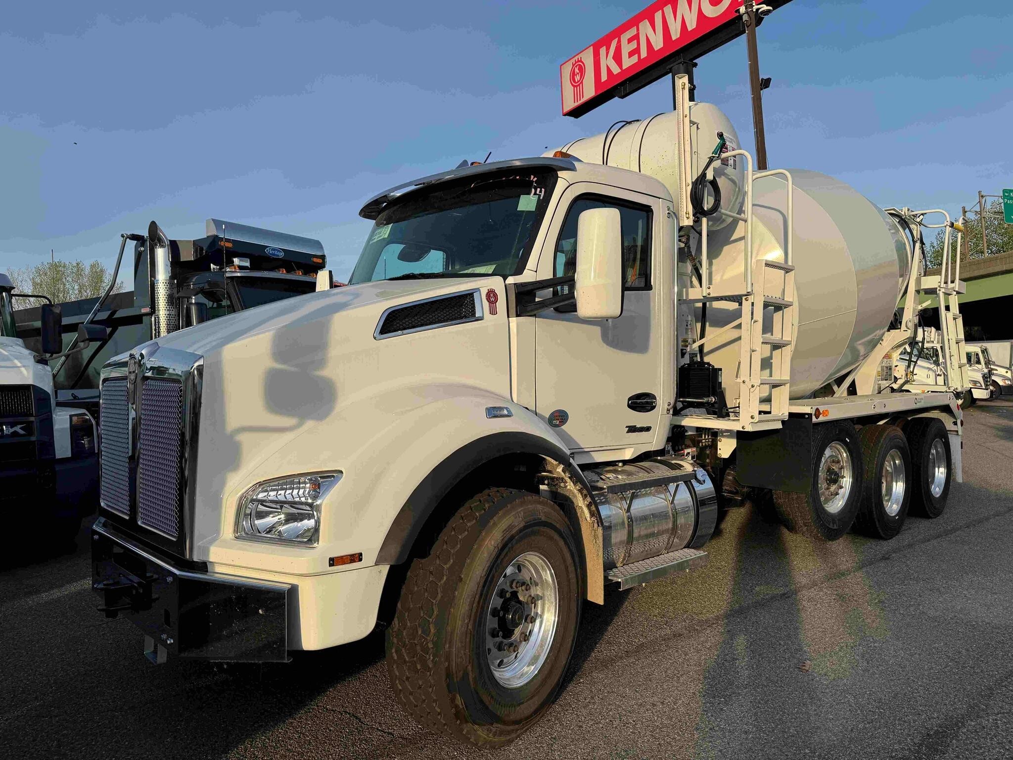 2026 KENWORTH T880 in Jamaica, NY