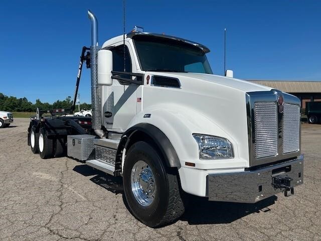 2025 KENWORTH T880 in Chatham, VA