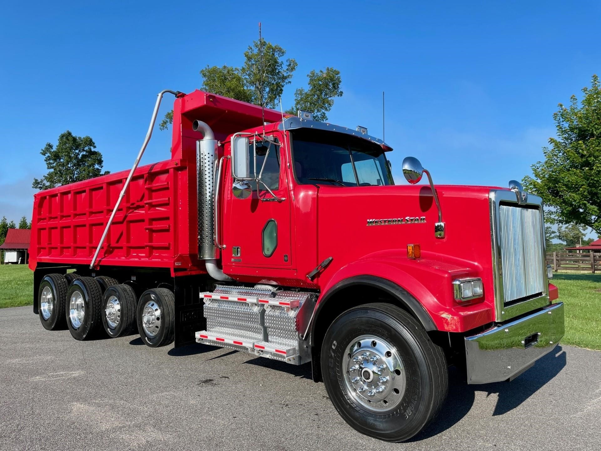 2020 WESTERN STAR 4900 in Chatham, VA