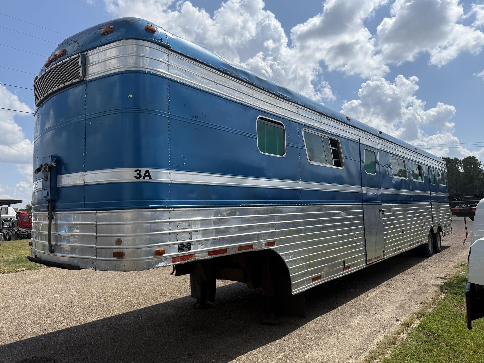 1987 BELLAMY 48 FT HORSE TRAILER in Covington, TN