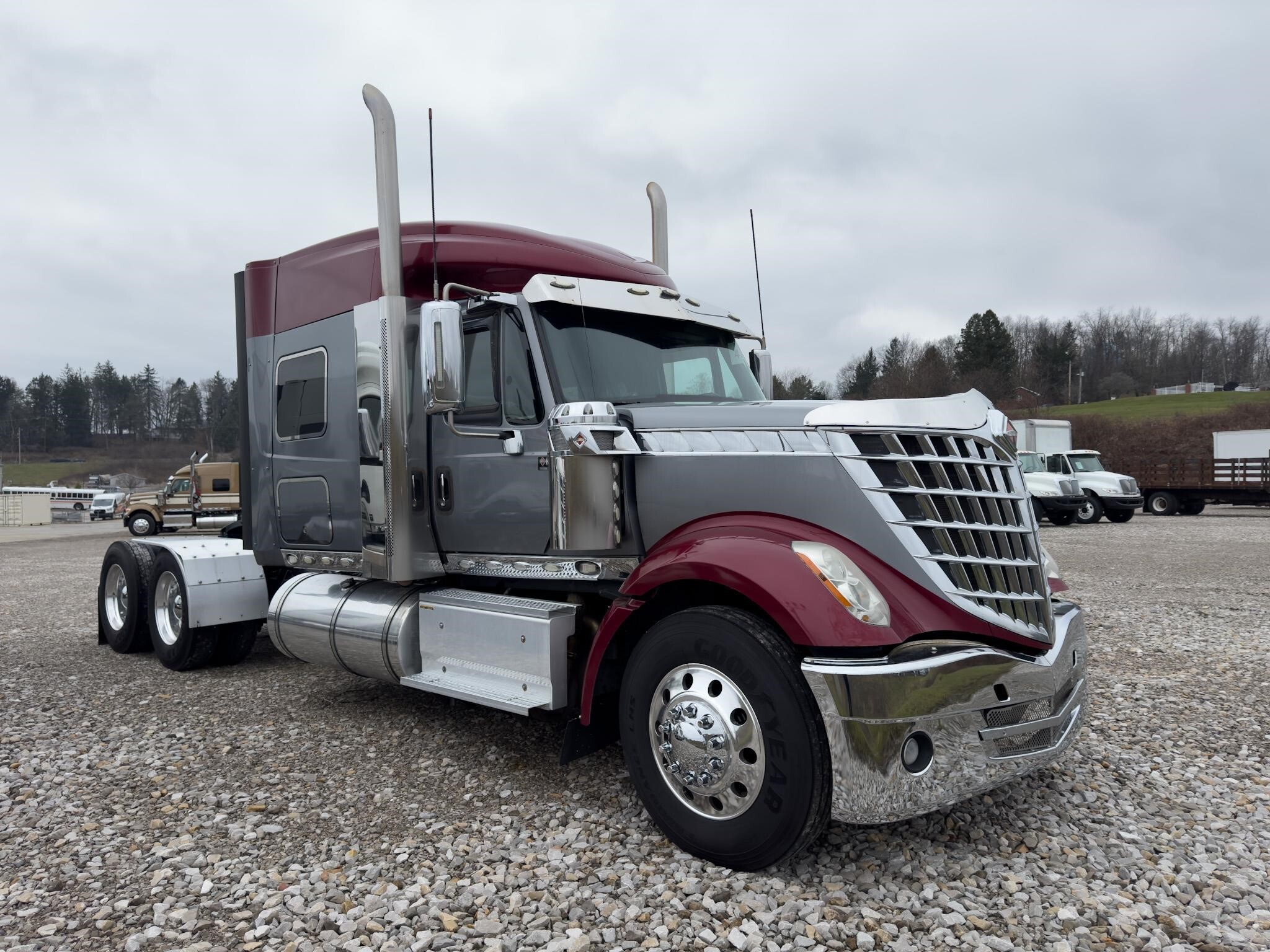 2015 INTERNATIONAL LONESTAR in Saint Clairsville, OH
