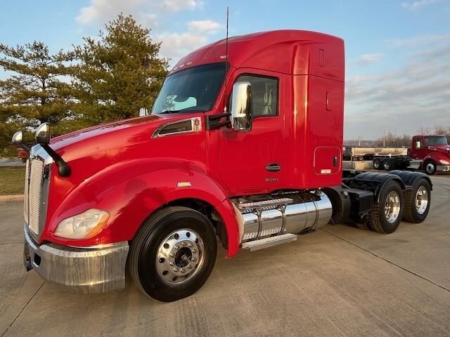 2022 KENWORTH T680 in East Saint Louis, IL