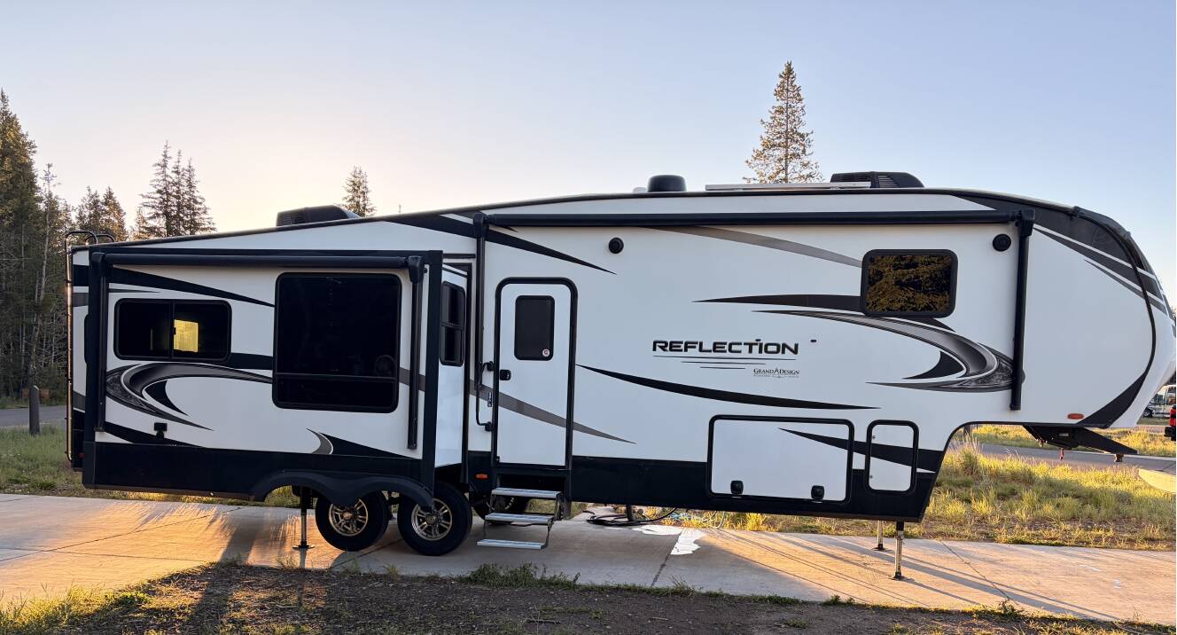 A photo of this 2021 Grand Design REFLECTION 337RLS
