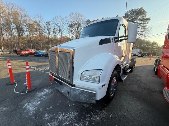 2020 KENWORTH T880 in Clarksburg, NJ