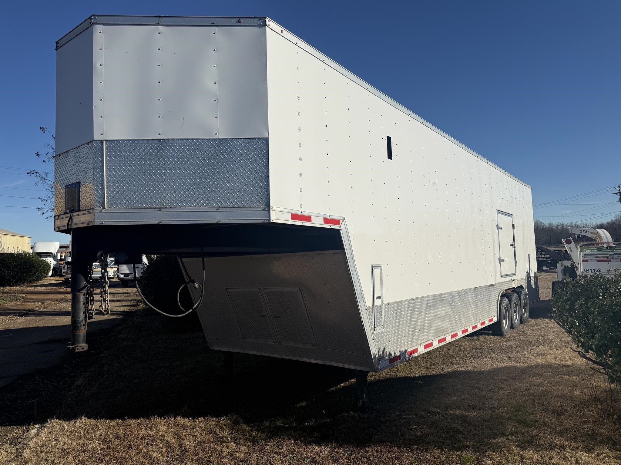 2019 SALVATION TRAILERS 37 FT ENCLOSED in Covington, TN