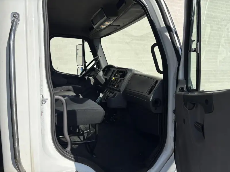 2016 FREIGHTLINER BUSINESS CLASS M2 106