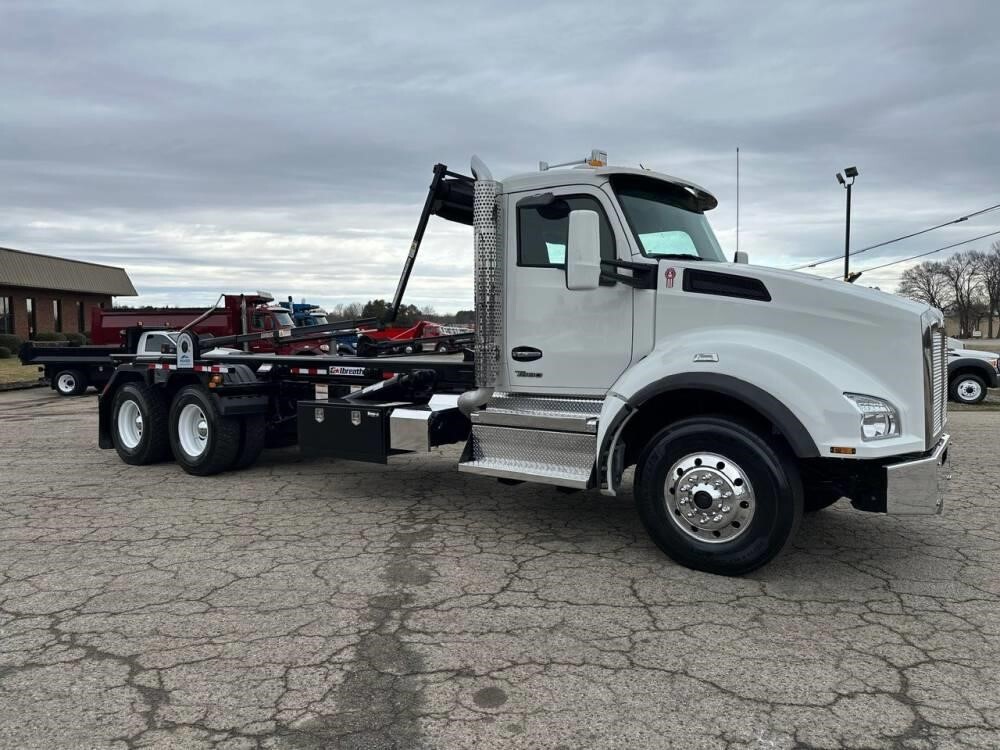 2025 KENWORTH T880 in Chatham, VA
