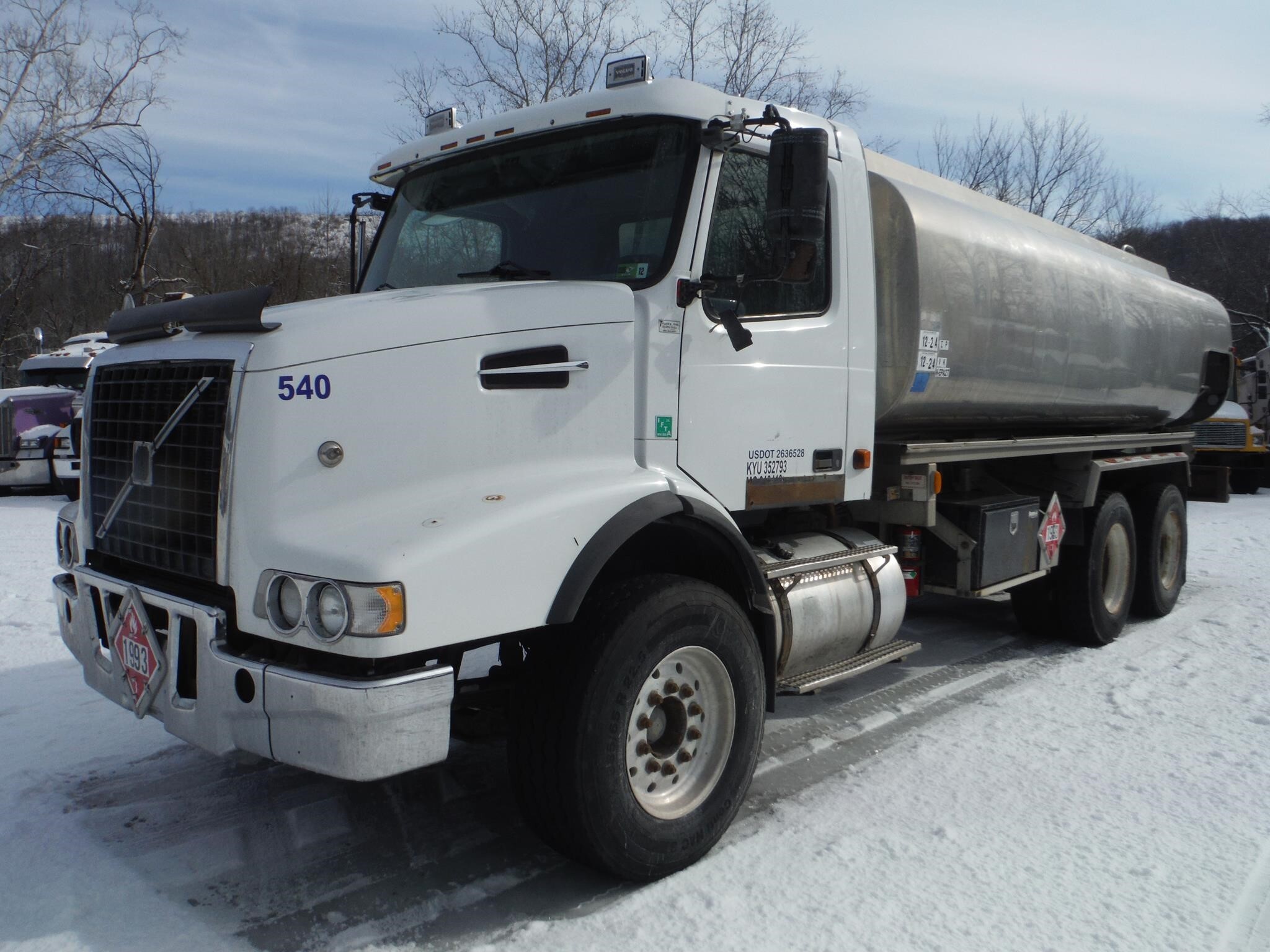 2008 VOLVO VHD64F200 in Charleston, WV
