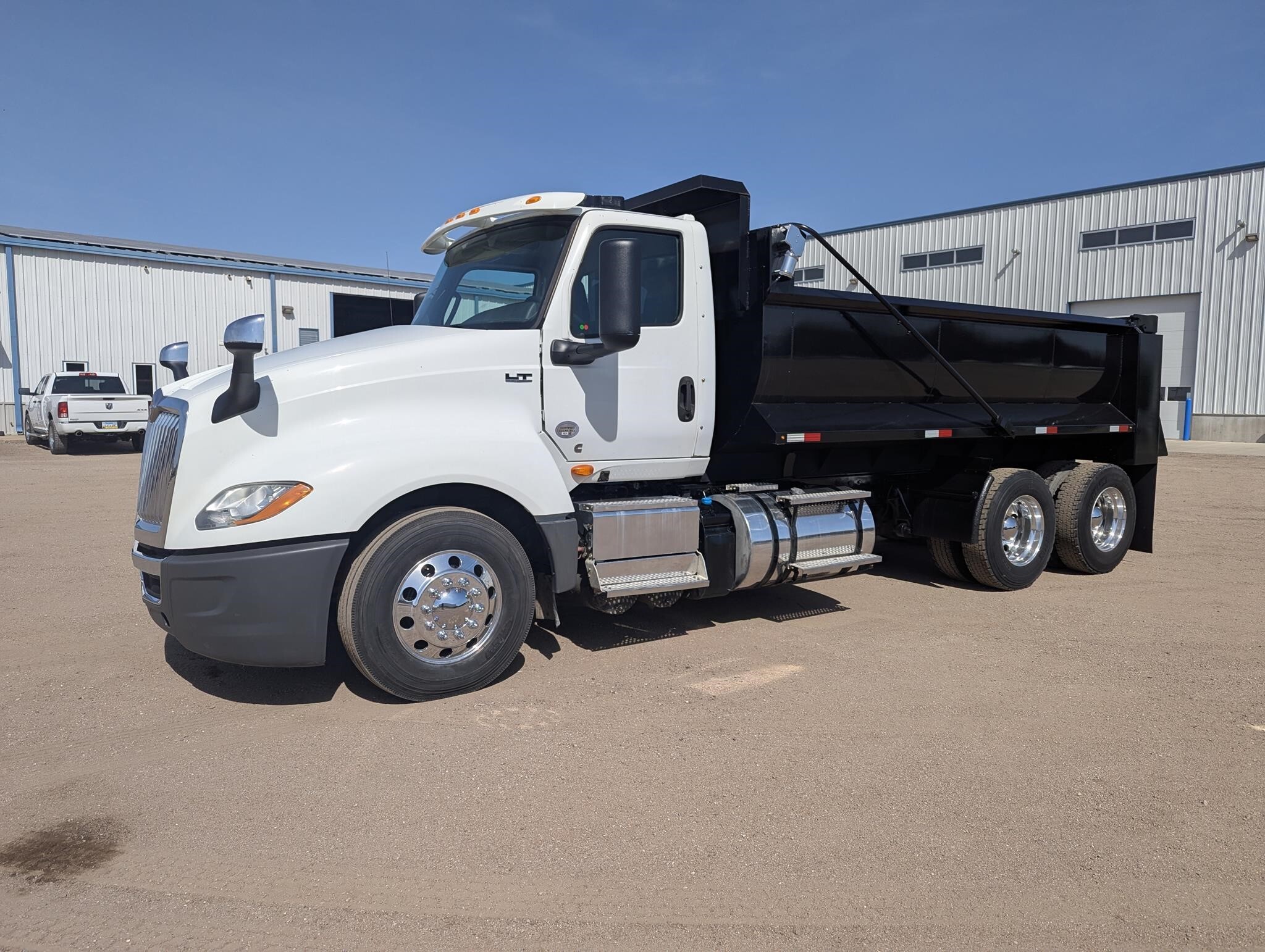 2019 INTERNATIONAL LT in Sawyer, KS