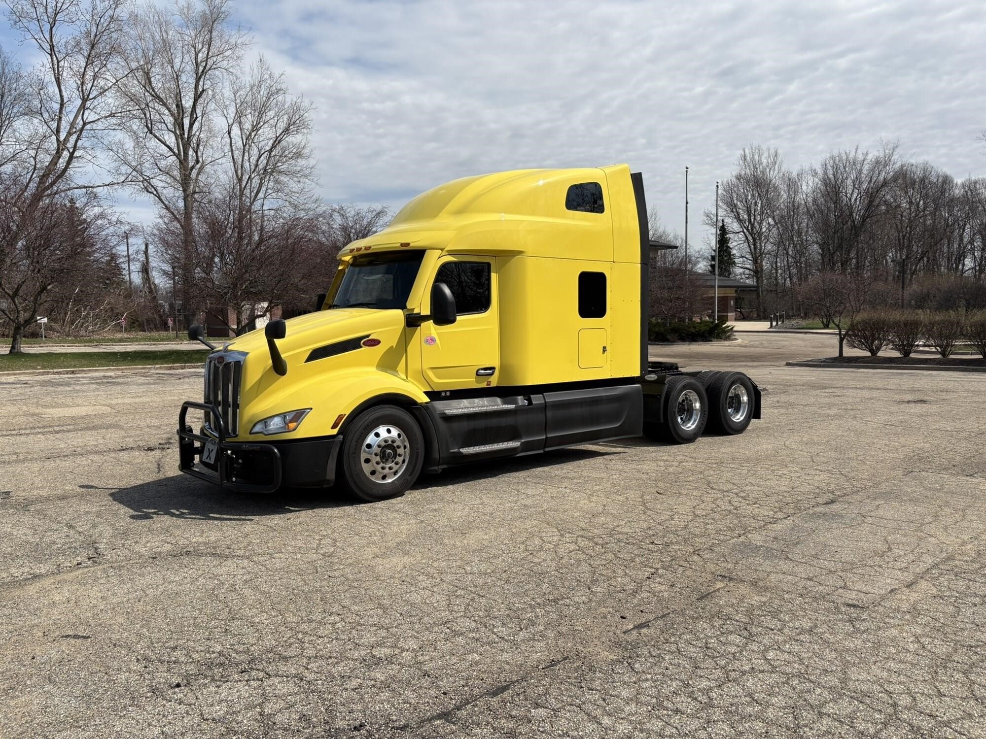 2023 PETERBILT 579 in Grand Rapids, MI