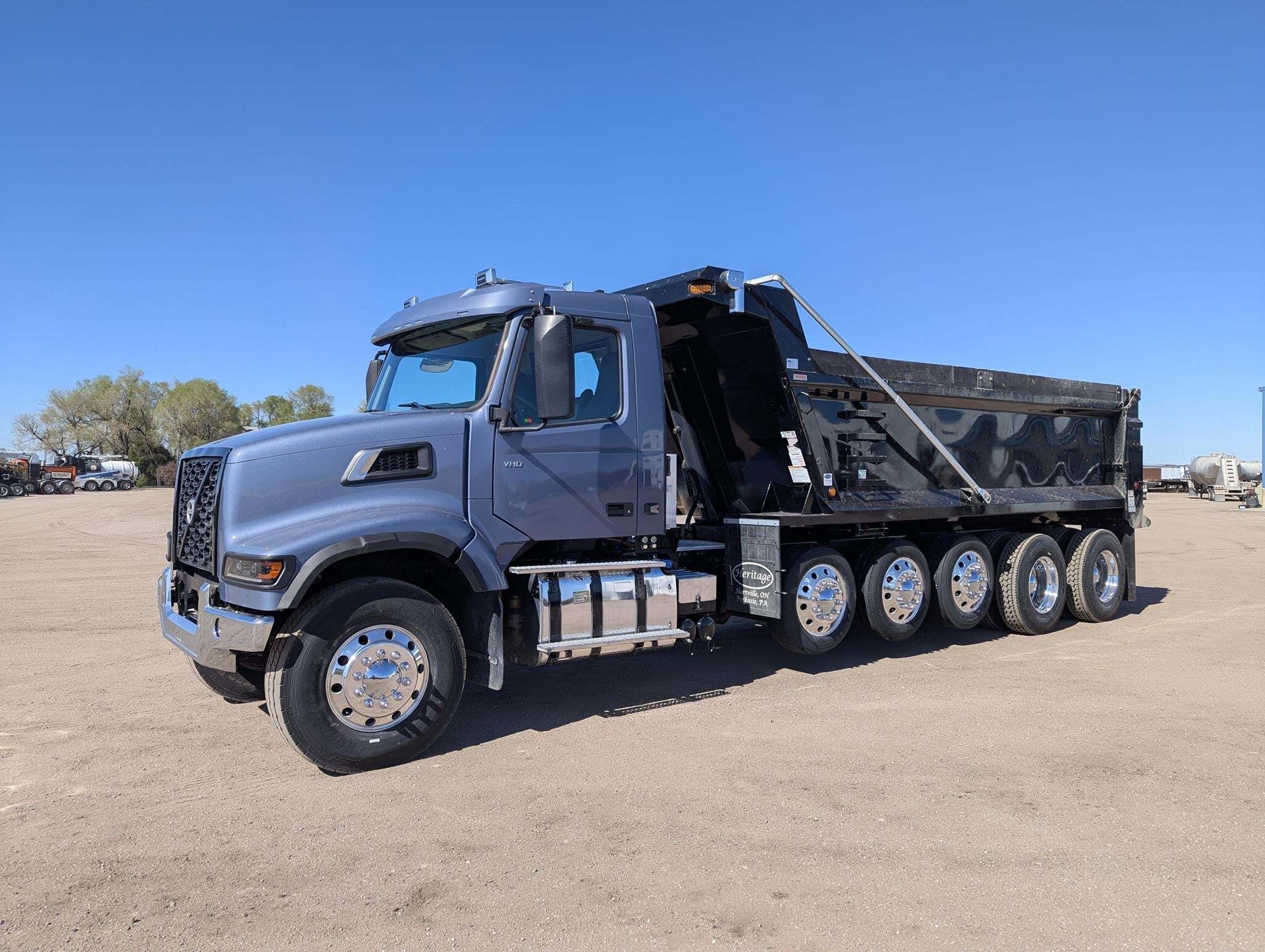 2024 VOLVO VHD104F300 in Sawyer, KS