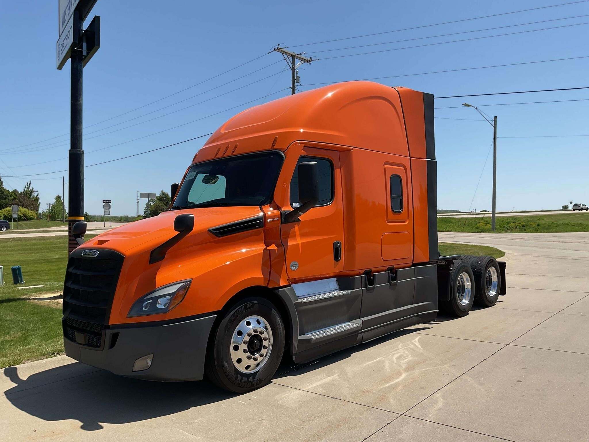 2022 FREIGHTLINER CASCADIA 126 in Oak Creek, WI