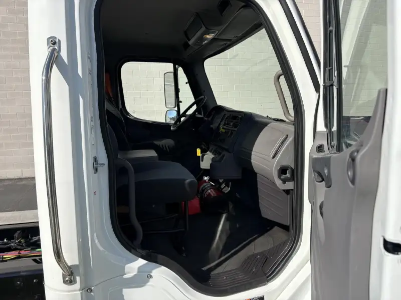 2015 FREIGHTLINER BUSINESS CLASS M2 106